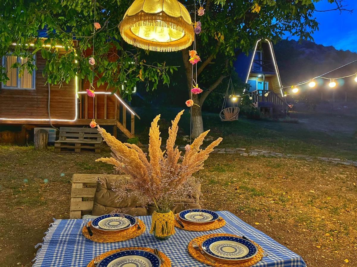 Teo'S Cottages Dedoplis Tskaro Dış mekan fotoğraf